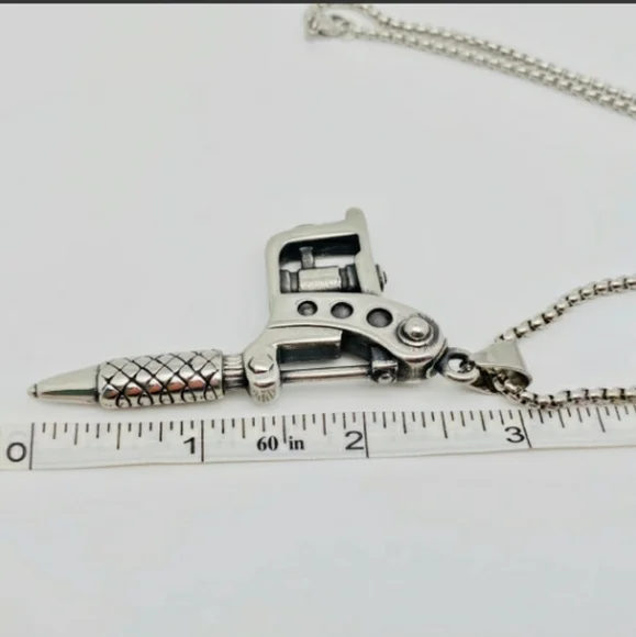 Tattoos gun pendant necklace - Picture 5 of 5